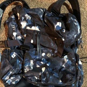 💯 Authentic Lululemon Floral print backpack